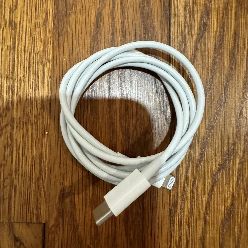 Apple, USB-C to Lightning Cable (1 m) x 4 (one brand new, 3 perfect condition)